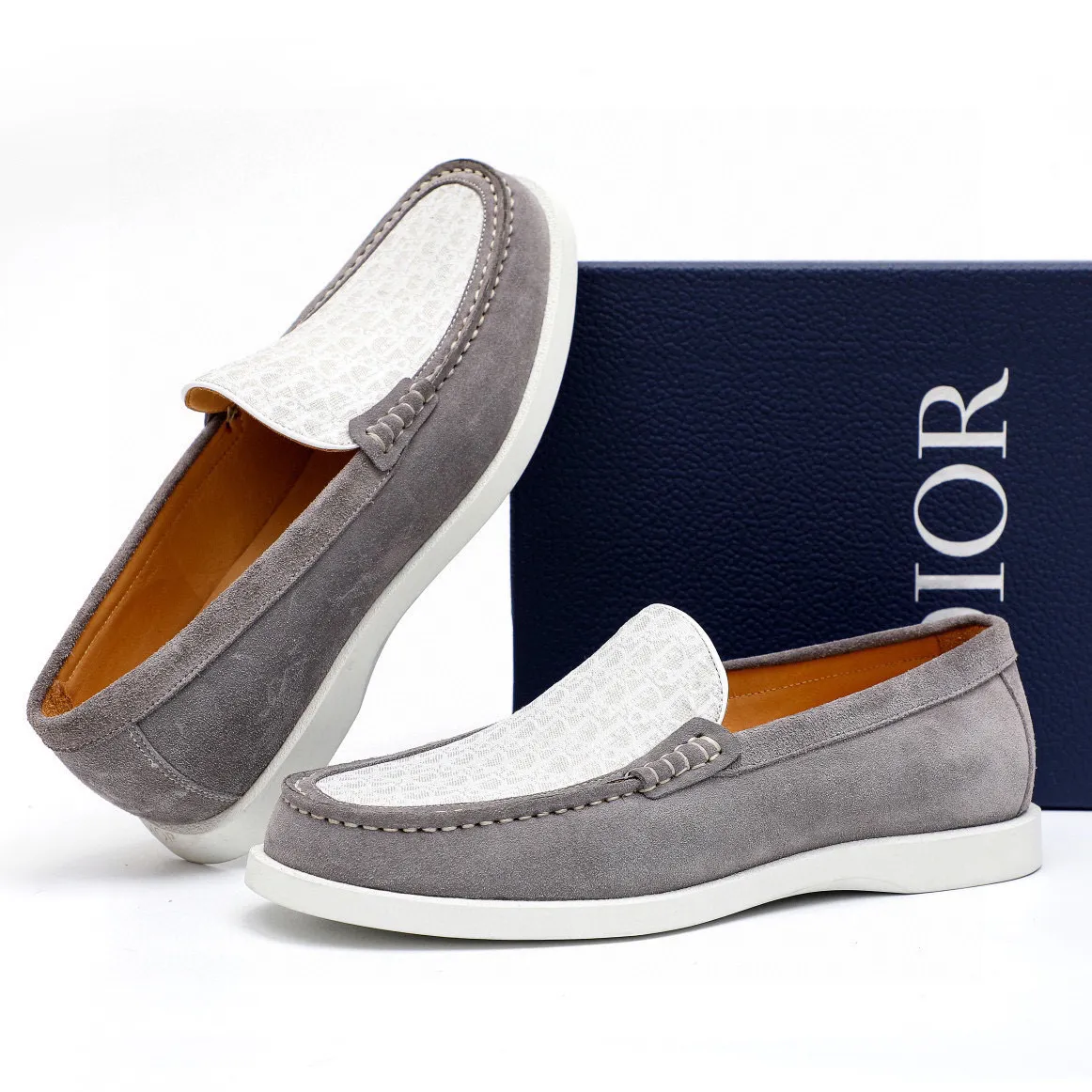 Men's shoes 💰460 💐Original packaging Product trademark: Dior "Dior" casual leather shoes Regular size: 38-44 (45.46.47🉑️Customized) Product materials: Selected Italian imported first-layer suede cowhide upper, imported water-dyed 🐂 cowhide lining. Strong three-dimensional visual effect, original rubber outsole Color: 3⃣️colors available